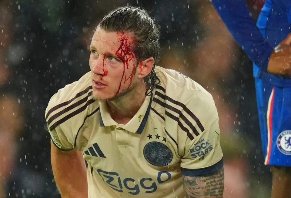 全被切尔西, 阿贾克斯在