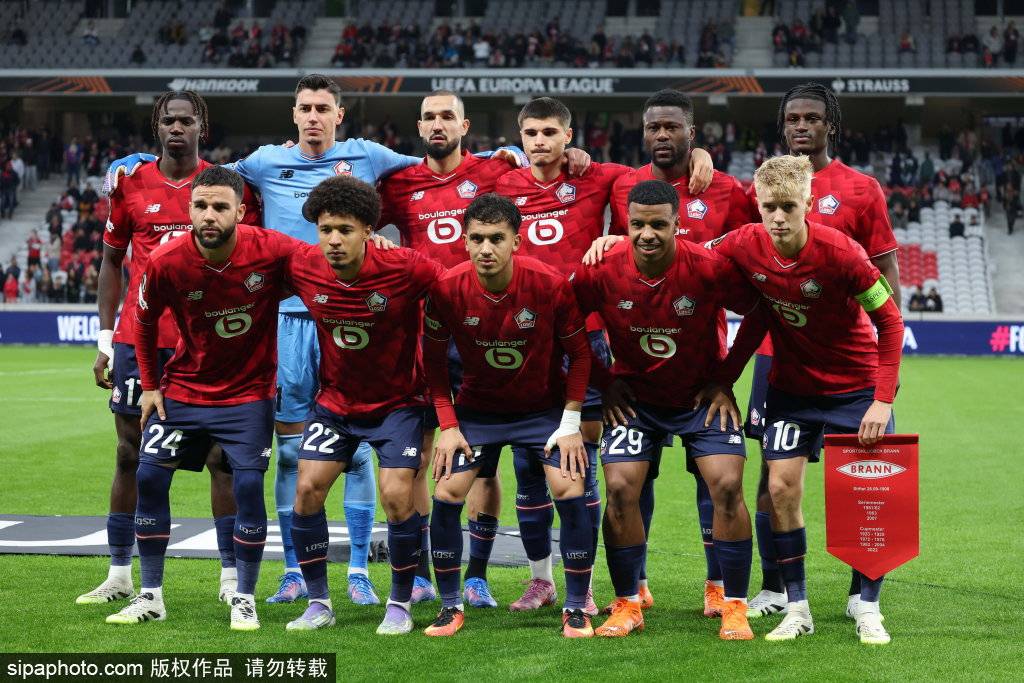 队友之间的, 国家队的首 队友之间的, 国家队的首